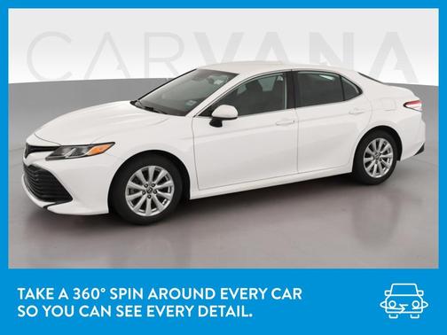 Photo 3 of 42 of 2019 Toyota Camry LE
