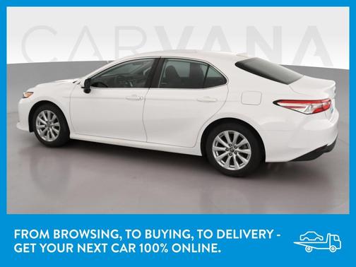 Photo 5 of 42 of 2019 Toyota Camry LE