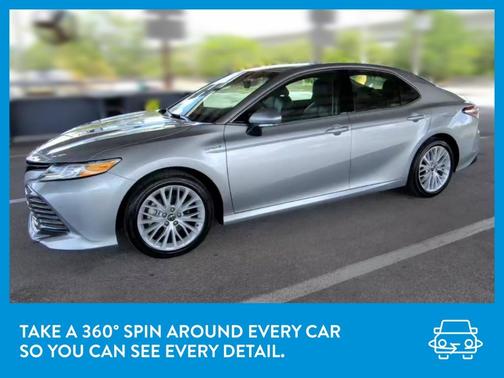 Photo 3 of 30 of 2018 Toyota Camry Hybrid XLE