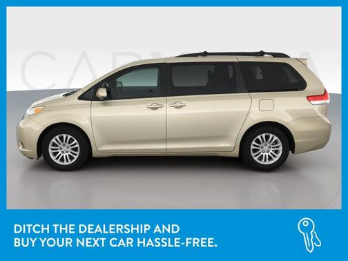 Photo 4 of 50 of 2011 Toyota Sienna XLE