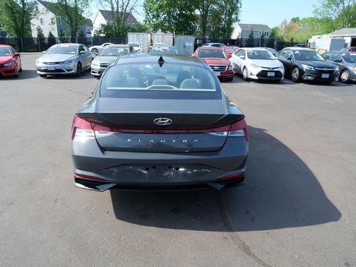 Ecotronic Gray 2023 Hyundai ELANTRA SEL