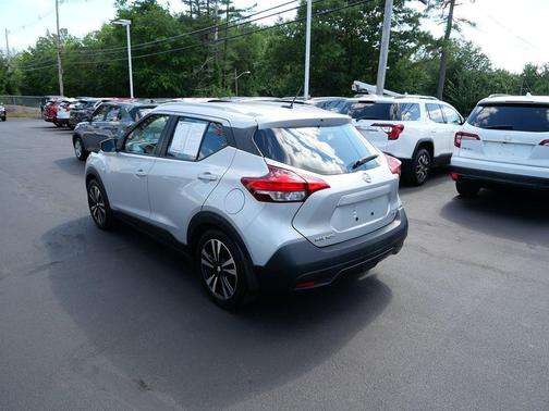 Brilliant Silver Metallic 2019 Nissan Kicks SV
