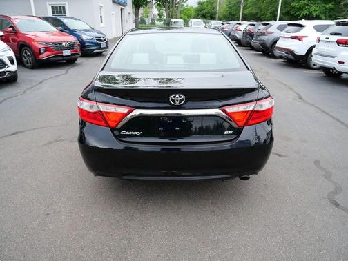 Midnight Black Metallic 2017 Toyota Camry SE