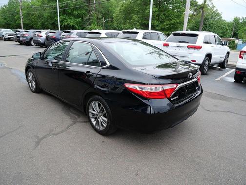 Midnight Black Metallic 2017 Toyota Camry SE