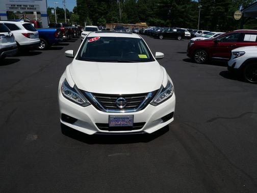 Pearl White 2017 Nissan Altima 2.5 SV