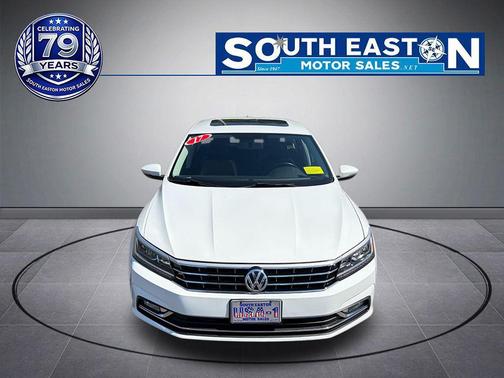 Pure White 2017 Volkswagen Passat 1.8T SE