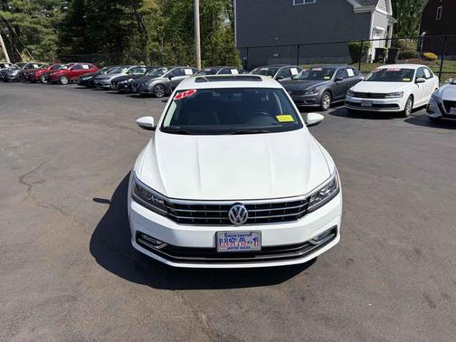 Pure White 2017 Volkswagen Passat 1.8T SE