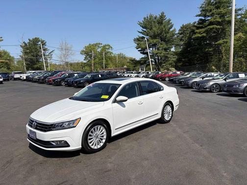 Pure White 2017 Volkswagen Passat 1.8T SE