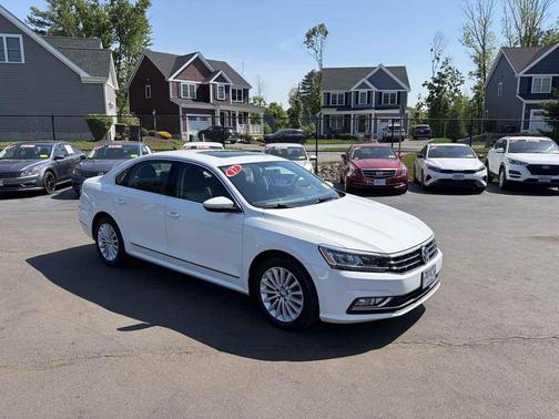 Pure White 2017 Volkswagen Passat 1.8T SE