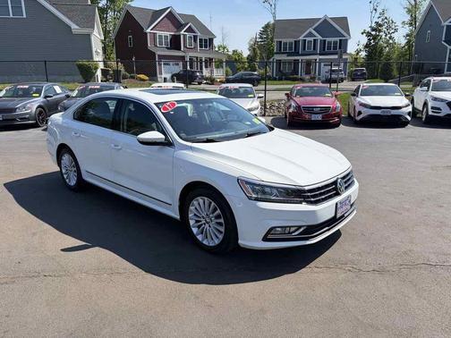 Pure White 2017 Volkswagen Passat 1.8T SE