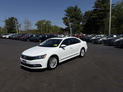 Pure White 2017 Volkswagen Passat 1.8T SE