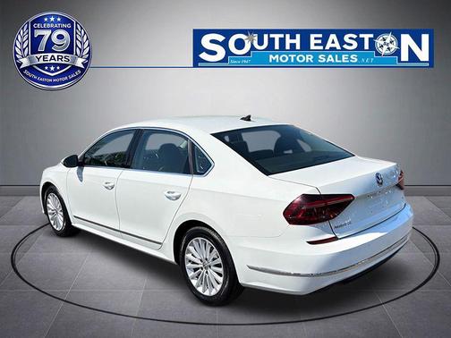Pure White 2017 Volkswagen Passat 1.8T SE