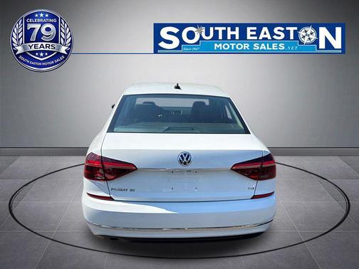 Pure White 2017 Volkswagen Passat 1.8T SE