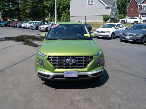 Green Apple 2024 Hyundai VENUE SEL