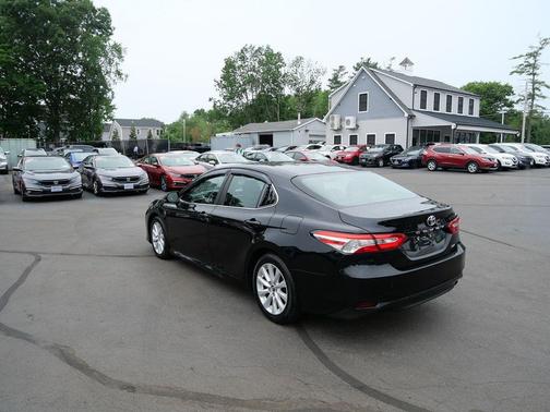 Midnight Black Metallic 2018 Toyota Camry LE