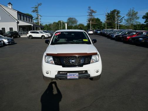 Glacier White 2018 Nissan Frontier SV