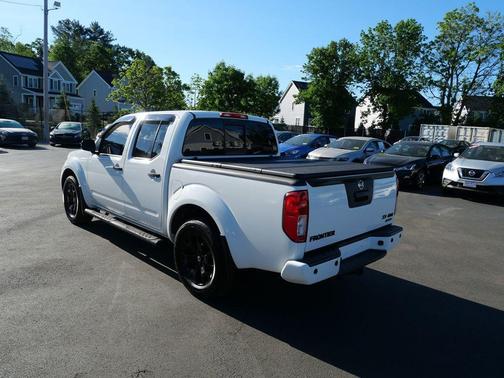 Glacier White 2018 Nissan Frontier SV