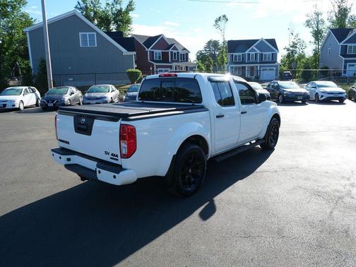 Glacier White 2018 Nissan Frontier SV
