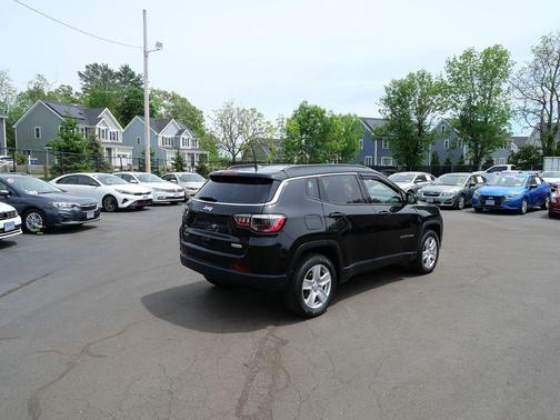 Diamond Black Crystal Pearlcoat 2022 Jeep Compass Latitude