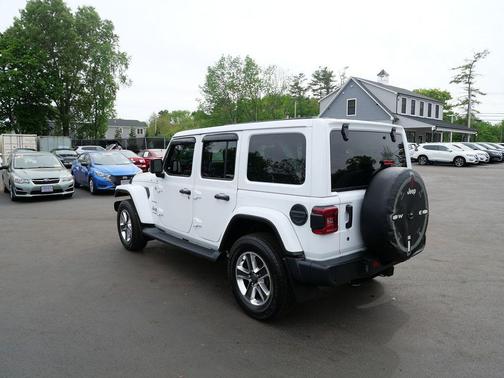 Bright White Clearcoat 2019 Jeep Wrangler Unlimited Sahara
