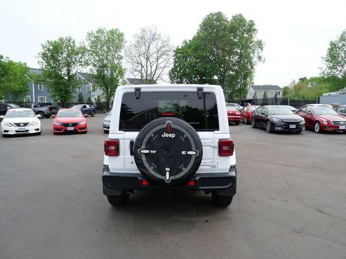 Bright White Clearcoat 2019 Jeep Wrangler Unlimited Sahara