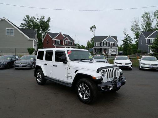 Bright White Clearcoat 2019 Jeep Wrangler Unlimited Sahara