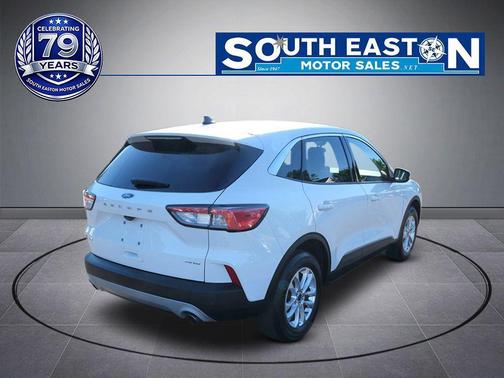 White 2021 Ford Escape SE