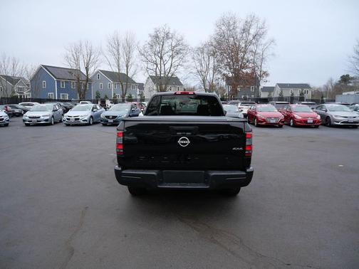 2022 Nissan Frontier S