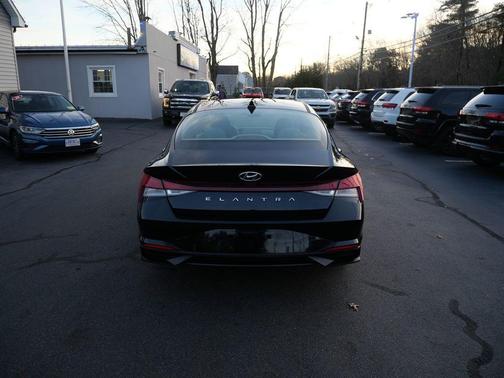 2021 Hyundai ELANTRA SE