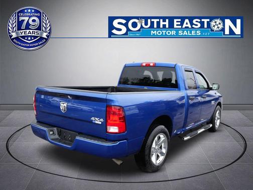 Brilliant Black Crystal Pearlcoat 2017 RAM 1500 Express