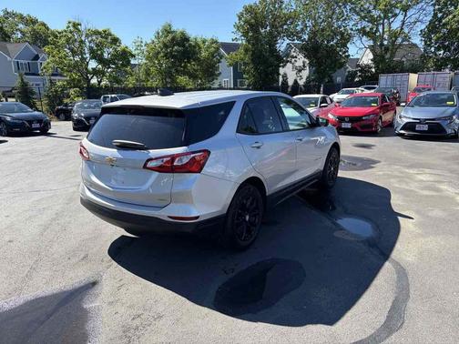 Silver Ice Metallic 2019 Chevrolet Equinox LS