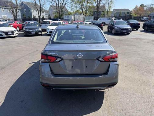 Gun Metallic 2021 Nissan Versa 1.6 SV