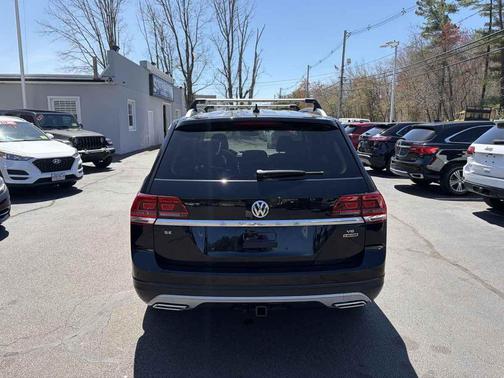 Deep Black Pearl 2018 Volkswagen Atlas 3.6L SE