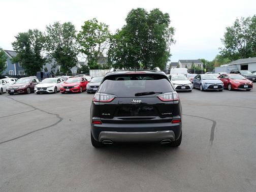 Diamond Black Crystal Pearlcoat 2019 Jeep Cherokee Limited