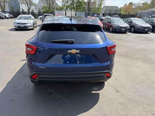Blue Glow Metallic 2024 Chevrolet Trax LS
