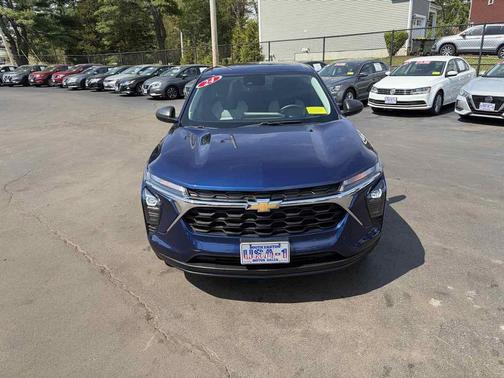 Blue Glow Metallic 2024 Chevrolet Trax LS