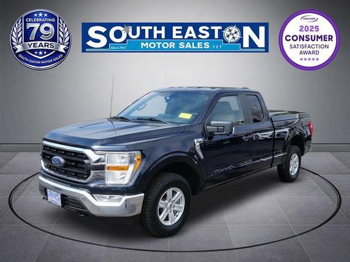 Blue 2022 Ford F-150 XLT