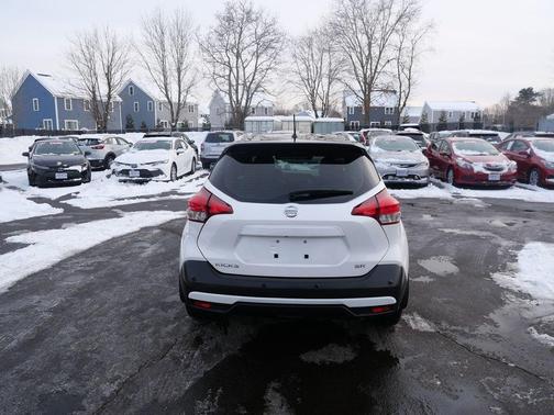 2020 Nissan Kicks SR