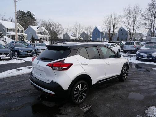2020 Nissan Kicks SR