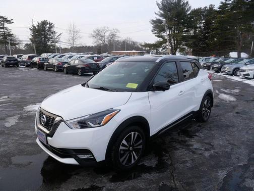 2020 Nissan Kicks SR