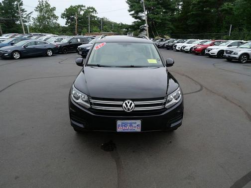 Deep Black Pearl 2017 Volkswagen Tiguan 2.0T Wolfsburg Edition
