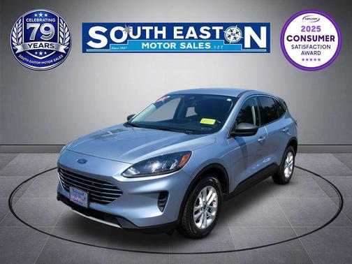 Iconic Silver Metallic 2022 Ford Escape SE