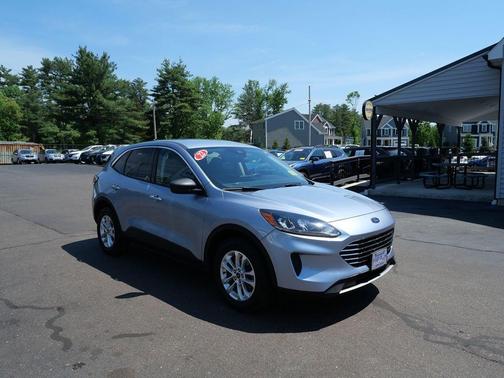 Iconic Silver Metallic 2022 Ford Escape SE