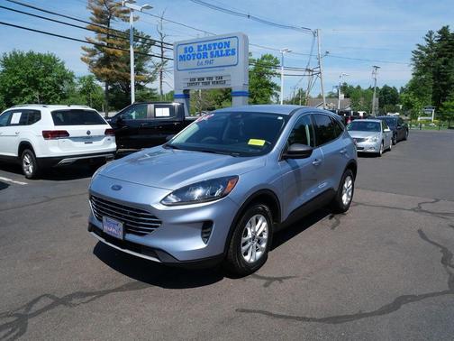 Iconic Silver Metallic 2022 Ford Escape SE