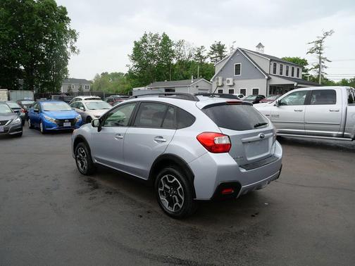 Ice Silver Metallic 2017 Subaru Crosstrek 2.0i Premium
