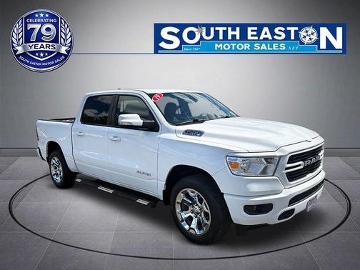 Bright White Clearcoat 2019 RAM 1500 Big Horn