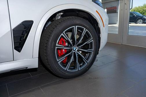 Mineral White Metallic 2026 BMW X5 xDrive40i