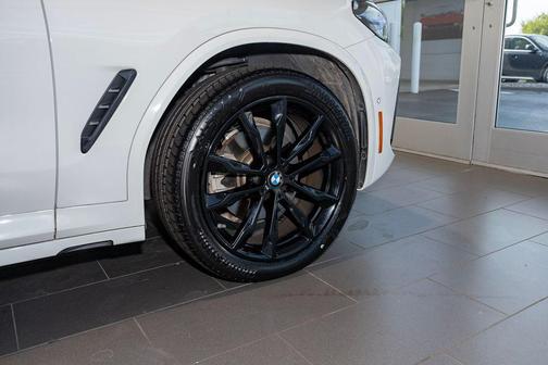 Alpine White 2025 BMW X4 xDrive30i