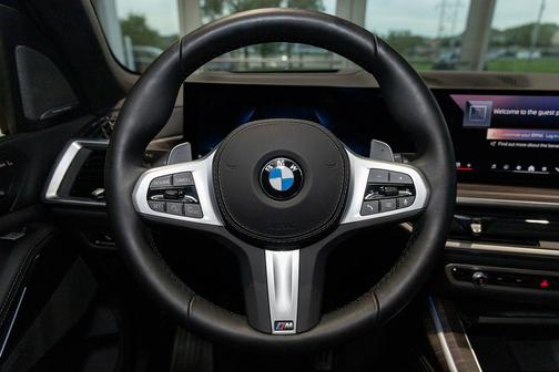 Black Sapphire Metallic 2025 BMW X7 xDrive40i