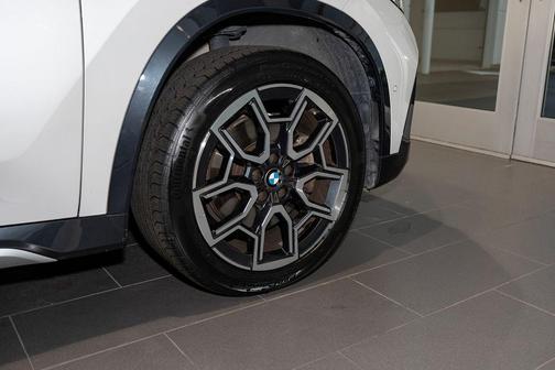 White Metallic 2023 BMW X1 xDrive28i
